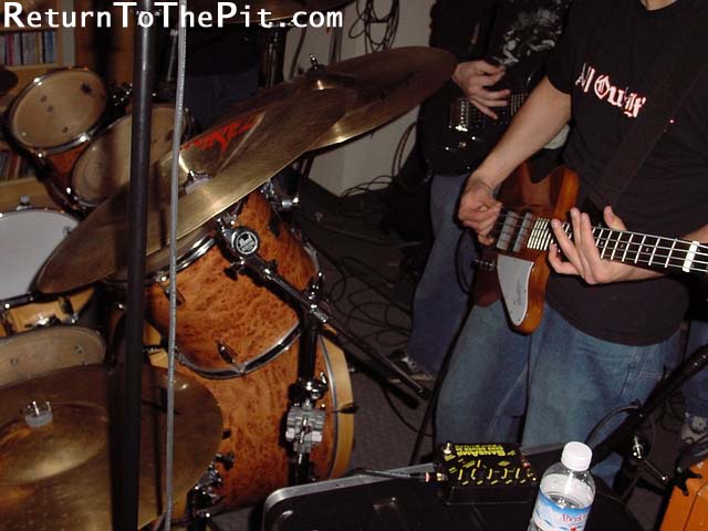[cannae on Apr 17, 2001 at Live in the WUNH studios (Durham, NH)]