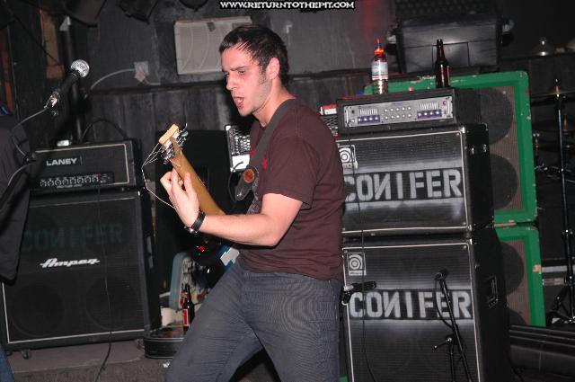 [conifer on Dec 18, 2004 at the Living Room (Providence, RI)]