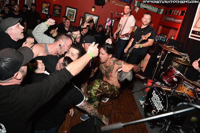 [cruel hand on Oct 22, 2021 at the Shaskeen Pub (Manchester, NH)]