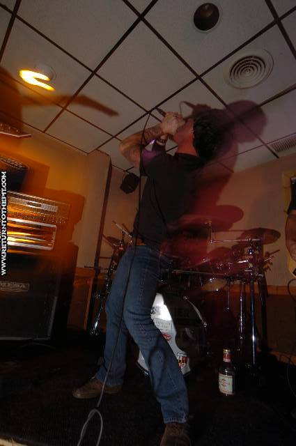 [dour cursiva on Feb 24, 2006 at Dee Dee's Lounge (Quincy, Ma)]
