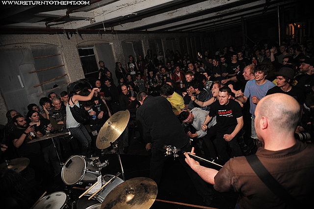 [dropdead on May 16, 2009 at Mars Gas Chamber (Olneyville, RI)]