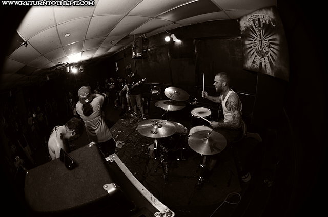 [dry heave on Aug 30, 2012 at Anchors Up (Haverhill, MA)]