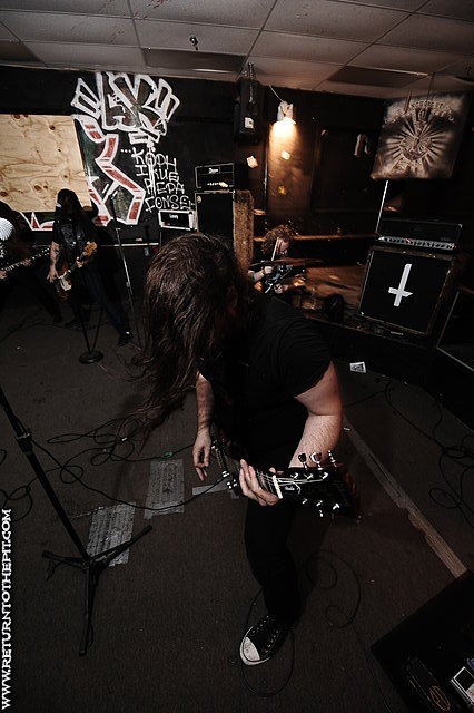 [early graves on Jul 14, 2010 at Anchors Up (Haverhill, MA)]