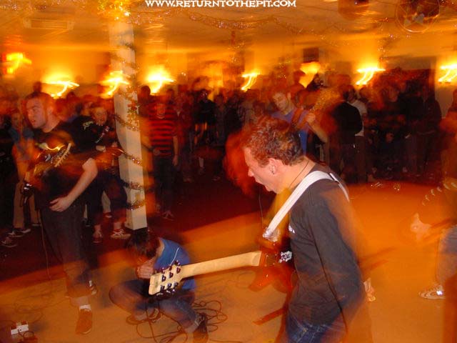 [the:enclitic on Dec 22, 2001 at Moose Lodge (Concord, NH)]