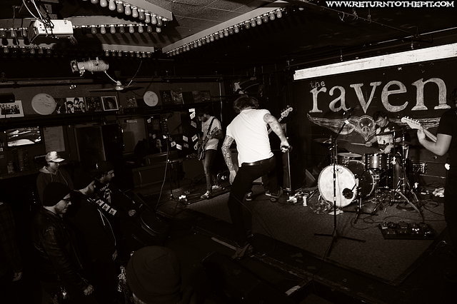 [foxfires on Dec 28, 2014 at The Raven (Worcester, MA)]