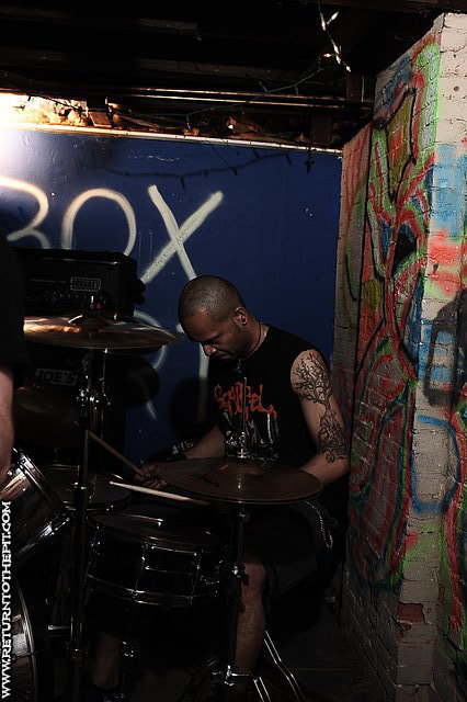 [grue on Apr 3, 2012 at Box Fort (Allston, MA)]
