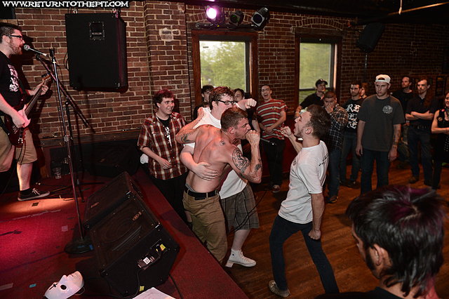 [hoodwrecked on May 19, 2013 at Dover Brickhouse (Dover, NH)]