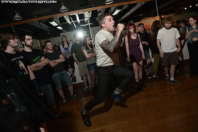 [host on May 10, 2013 at Wildcat Den (Durham, NH)]