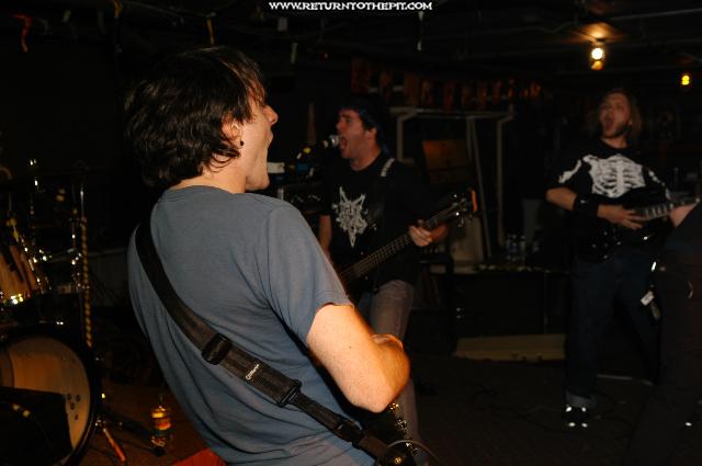 [invocation of nehek on Oct 29, 2004 at the Bombshelter (Manchester, NH)]