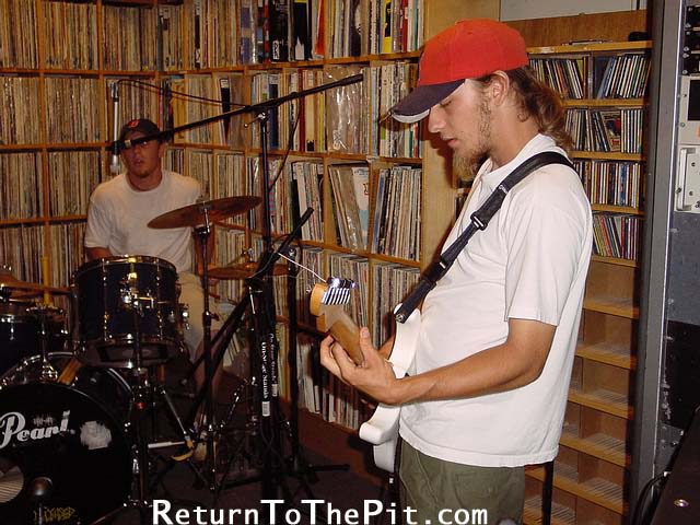[iranach on Aug 7, 2001 at Live in the WUNH studios (Durham, NH)]