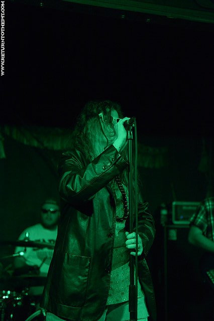 [jacky in chains on Oct 29, 2015 at Ralph's (Worcester, MA)]
