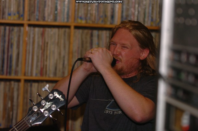 [keen of the crow on May 15, 2006 at Live in the WUNH Studios (Durham, NH)]