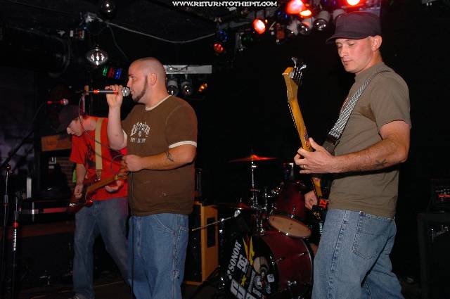 [minatory on Oct 2, 2005 at Dover Brick House (Dover, NH)]