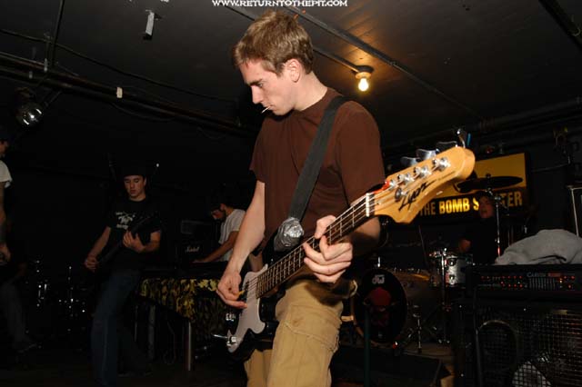[on broken wings on Oct 5, 2003 at the Bombshelter (Manchester, NH)]