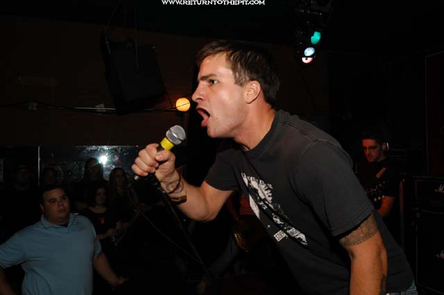 [red reaction on Jul 20, 2003 at Fat Cat's (Springfield, Ma)]