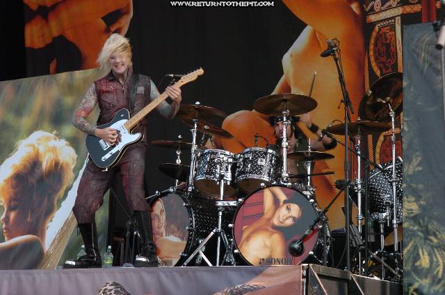 [rob zombie on Jul 15, 2005 at Tweeter Center - second stage (Mansfield, Ma)]
