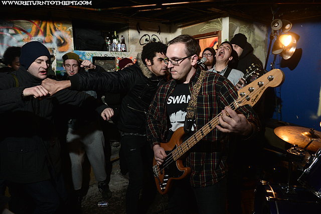[suffer on acid on Jan 4, 2013 at Box Fort (Allston, MA)]