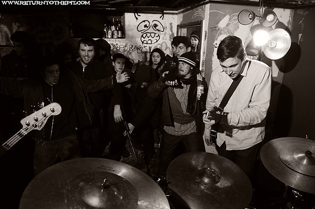[suffer on acid on Jan 4, 2013 at Box Fort (Allston, MA)]