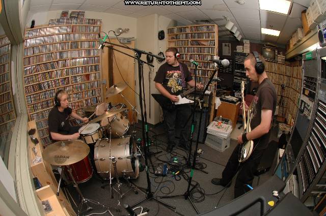 [superchrist on Sep 19, 2005 at Live in the WUNH Studios (Durham, NH)]