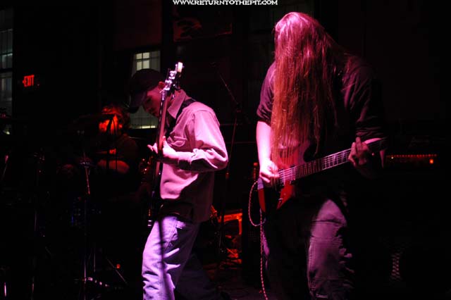 [the nightmare continues on Apr 6, 2003 at the Met Cafe (Providence, RI)]