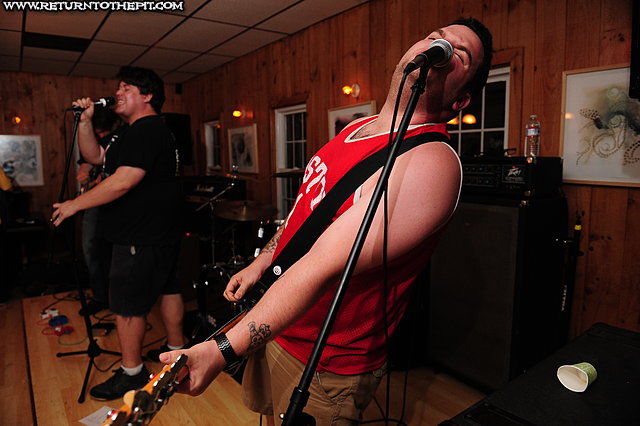 [the tin thistles on Aug 6, 2011 at Heat Bar & Grill (Laconia, NH)]