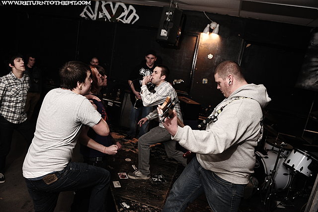 [think straight on Dec 3, 2010 at Anchors Up (Haverhill, MA)]