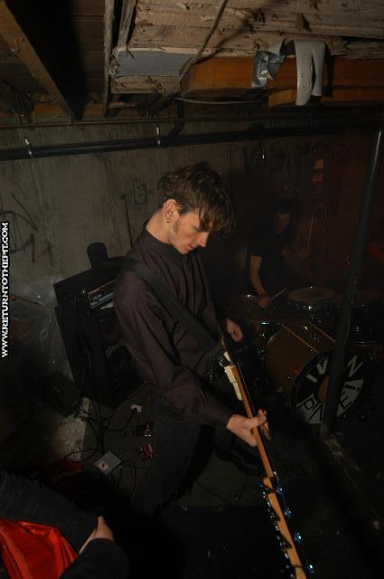 [turn pale on Apr 2, 2004 at the Dirty Basement (Dover, NH)]