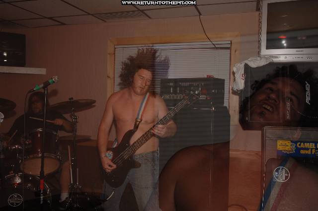 [uccultum on Aug 7, 2005 at Dee Dee's Lounge (Quincy, Ma)]
