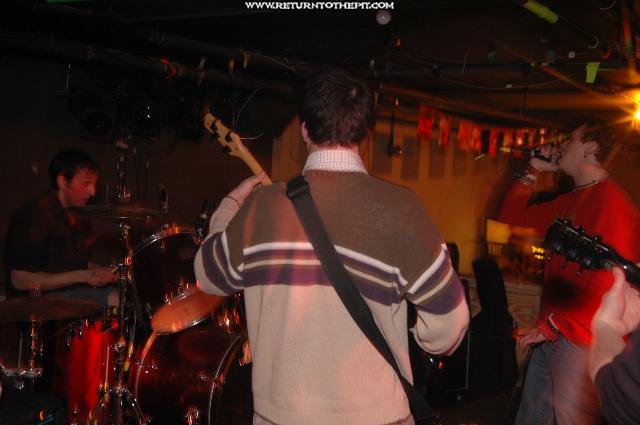 [within the fray on Dec 17, 2004 at the Bombshelter (Manchester, NH)]